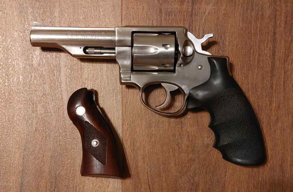 ruger serv left.jpg