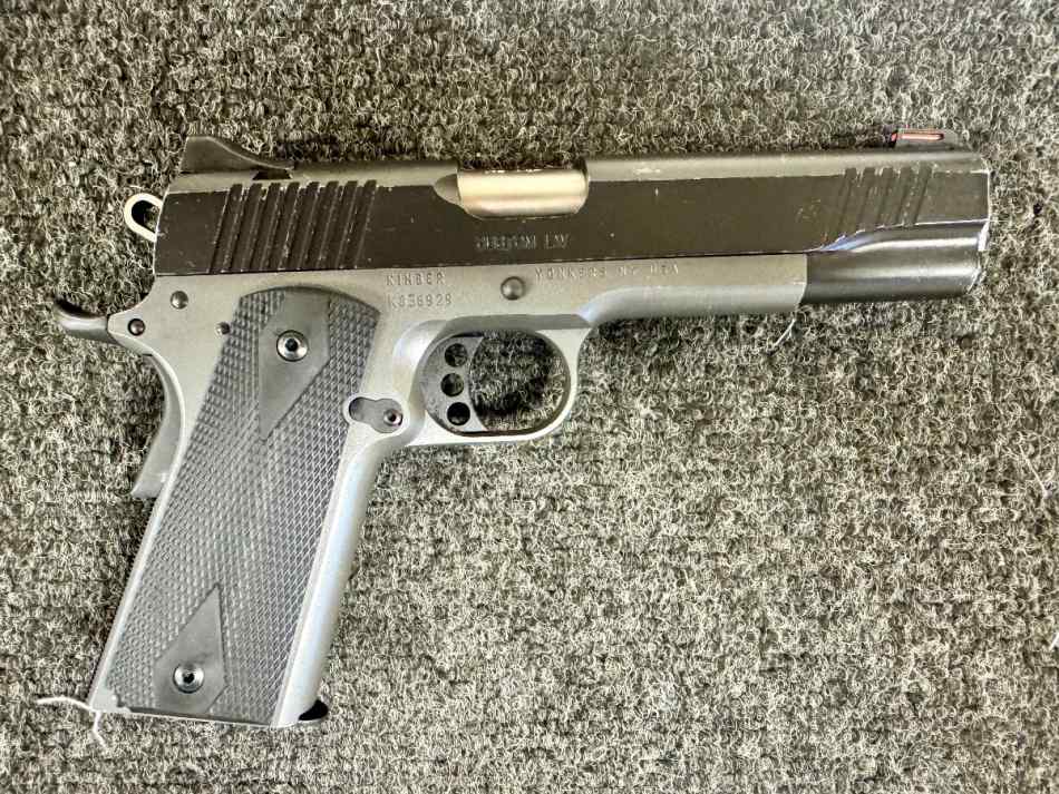 2 Kimber 1911. 